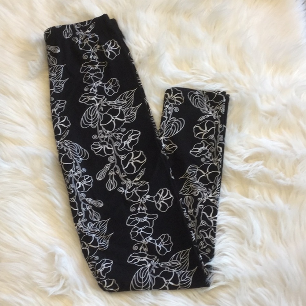 NWT Rose black Leggings